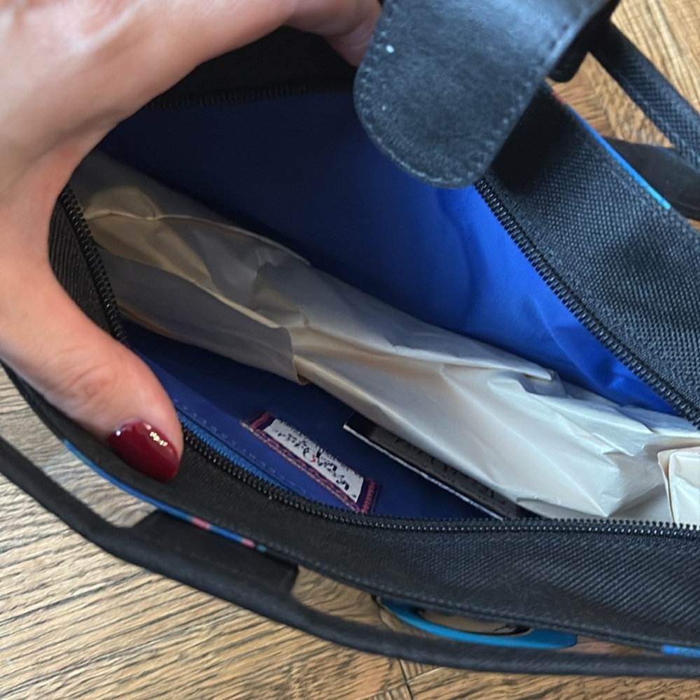 VINTAGE PURSE NEVER USED - Picture 3 of 3